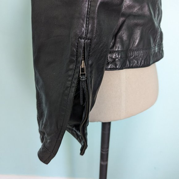 Danier - Picture 3 of 6